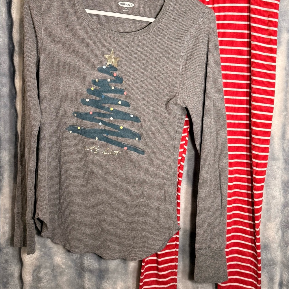 Old Navy Gray Holiday Tree Pajama Set